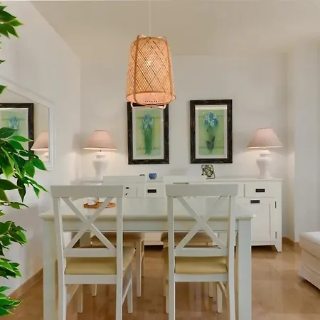 Get-away The Sunny La Duquesa Apartment